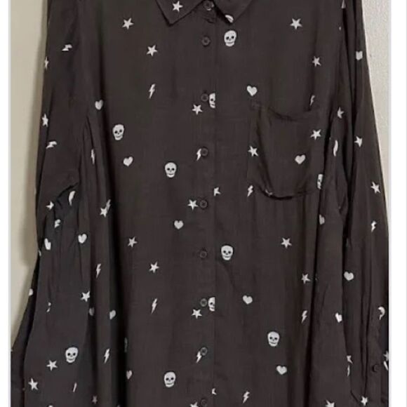 TORRID Lizzie Rayon Gray Heart Skull Star Print Long Sleeve Button Up Blouse - Picture 4 of 4